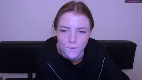 Snapshot of missoliviaa_ chatting on December 27, 11:50 am Olivia online show from December 27, 11:50 am