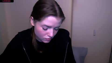 Snapshot of missoliviaa_ chatting on February 22, 12:08 pm Olivia online show from February 22, 12:08 pm