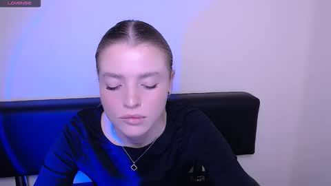 Snapshot of missoliviaa_ chatting on October 28, 1:56 pm Olivia online show from October 28, 1:56 pm