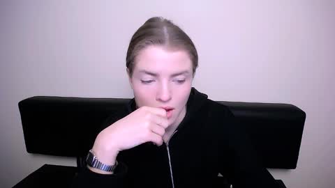 Snapshot of missoliviaa_ chatting on January 31, 8:43 am Olivia online show from January 31, 8:43 am