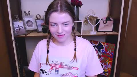 Snapshot of missoliviaa_ chatting on January 25, 12:47 pm Olivia online show from January 25, 12:47 pm