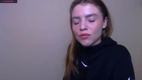 Snapshot of missoliviaa_ chatting on February 27, 8:35 am Olivia online show from February 27, 8:35 am