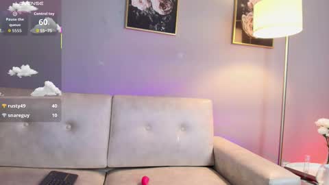 missparis__ online show from December 17, 4:58 pm