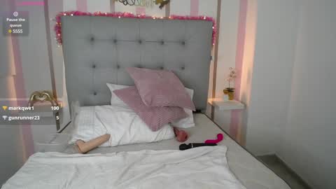 Penelope online show from February 26, 1:36 am