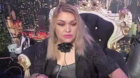 QueenT online show from November 3, 12:44 am