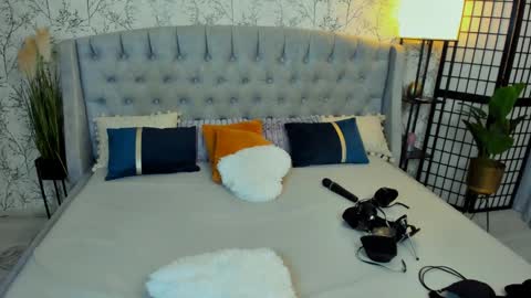 Emily online show from December 5, 3:09 am