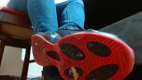 TELL ME MISS online show from December 16, 10:38 pm