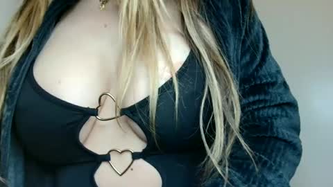 Snapshot of misssbella chatting on December 3, 8:22 am Onlyfans Misssbella online show from December 3, 8:22 am