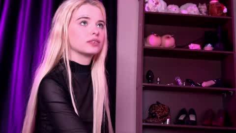 Misss Lola Angel online show from January 6, 5:16 pm