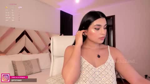 Fernanda Davila online show from November 17, 1:13 pm