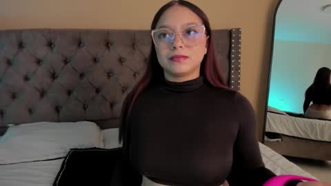 Miss online show from November 19, 9:24 pm