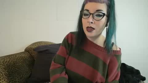 Missy Dee online show from December 3, 8:00 am