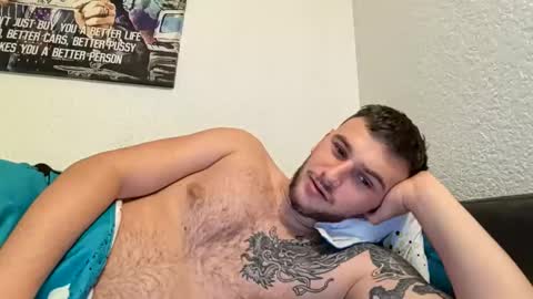 Brokebutcute online show from November 10, 1:52 am