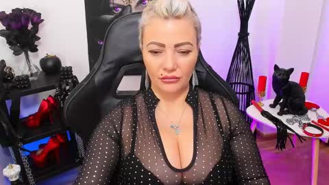 Miss CatSnow online show from January 30, 1:20 pm