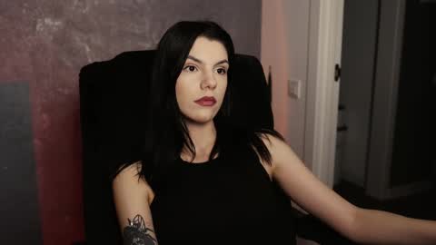 Snapshot of mistress_rochelle chatting on February 25, 6:55 pm Miss Rochelle online show from February 25, 6:55 pm