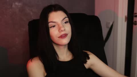 Snapshot of mistress_rochelle chatting on December 6, 3:39 pm Miss Rochelle online show from December 6, 3:39 pm