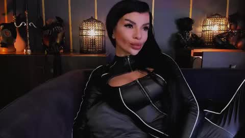 Elenia online show from March 2, 12:43 pm