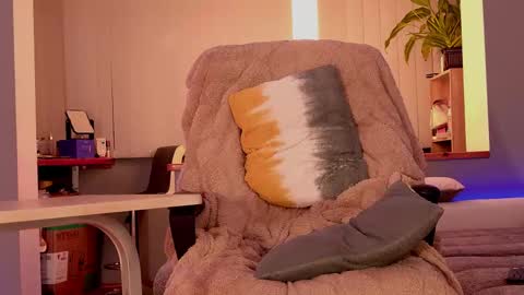 MitressEllie--Your Bratty Miss online show from April 5, 7:11 pm