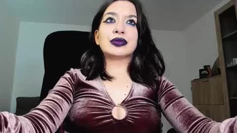 YourGoddessM online show from March 15, 1:36 pm