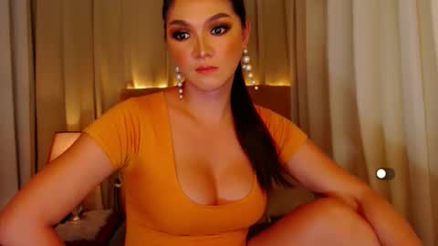 Leah online show from April 18, 12:01 am