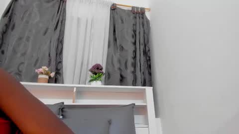 mistt_miaa online show from October 28, 7:04 pm