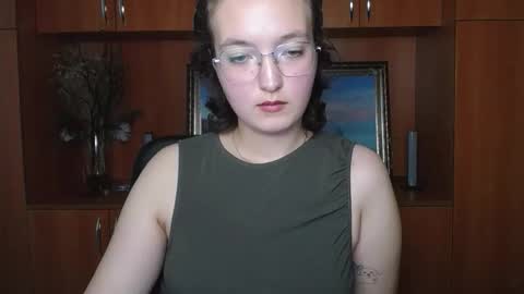 Aria online show from October 14, 11:46 am