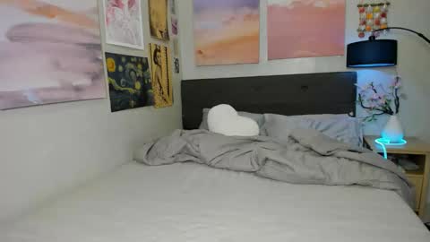 mona online show from January 10, 9:15 am