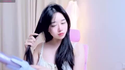 miu_999 online show from May 13, 2:21 am
