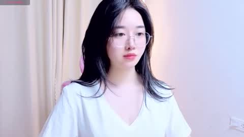 miu_999 online show from May 11, 7:04 am