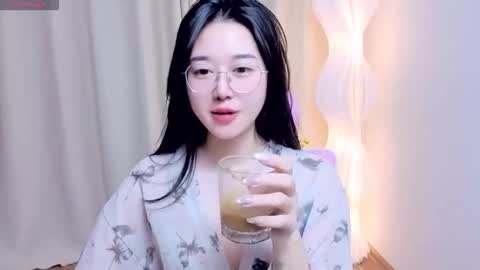miu_999 online show from May 14, 2:32 am