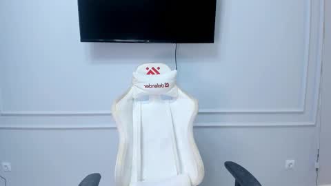   MIa   online show from February 12, 5:48 pm