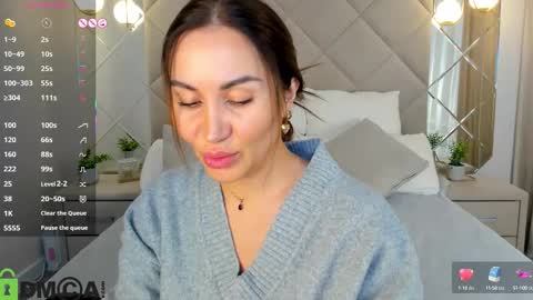  GMT 2 Tue 1100AM-300PM  Wed-Fri  0400AM-1000AM online show from October 14, 12:13 am