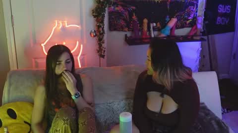 Hera  Tethra Bathtub stream  20k followers  Ask about our custom videos3 online show from March 6, 1:24 pm