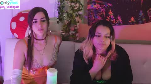 Hera  Tethra Bathtub stream  20k followers  Ask about our custom videos3 online show from December 21, 7:06 pm