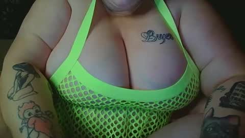 mkittenx online show from April 16, 9:39 pm