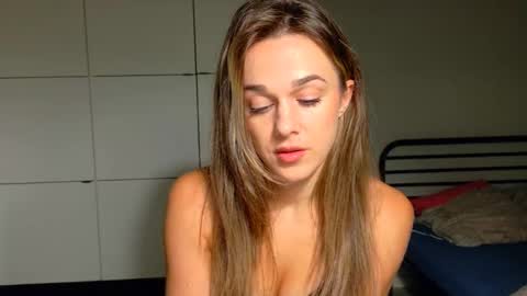 mmminnie online show from November 19, 7:34 pm