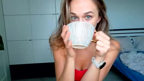 mmminnie online show from October 10, 3:29 pm