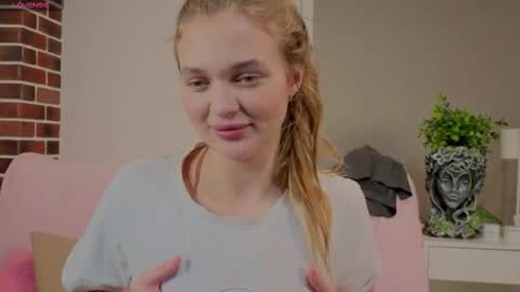 Kylie online show from October 26, 8:19 pm