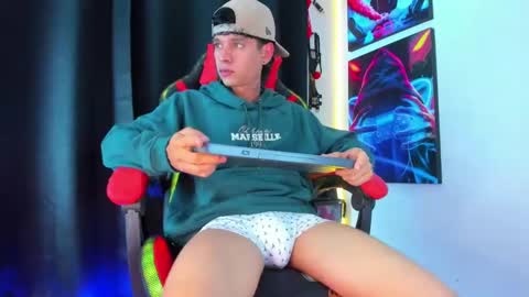 moises_23cm online show from January 28, 5:00 am