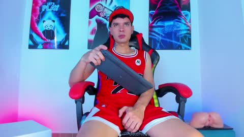 moises_23cm online show from September 9, 8:53 pm