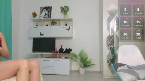 molliblum online show from April 16, 2:06 pm