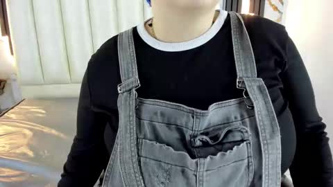 Hey Guys  Im Mollie online show from September 19, 12:31 pm