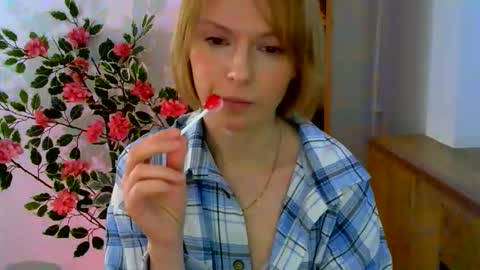 mollilove online show from April 29, 8:41 am