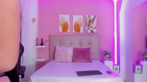      online show from January 8, 8:36 pm