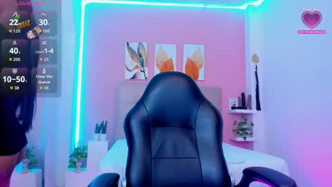    online show from October 7, 12:45 pm