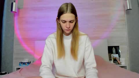 Molly Hunt online show from November 18, 3:53 am