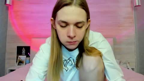 Molly Hunt online show from March 2, 3:44 am