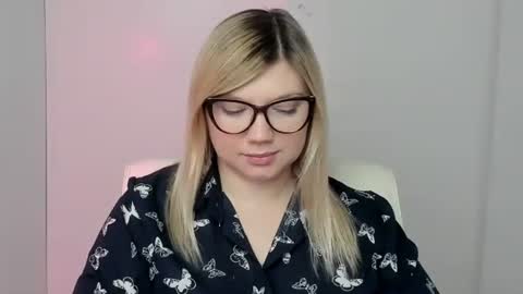 Molly online show from October 12, 12:20 pm