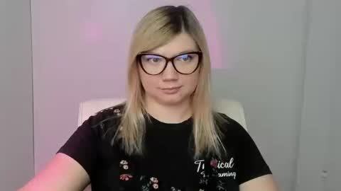 Molly online show from October 6, 12:01 pm