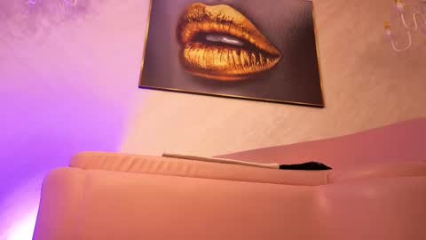 Molly Evanss online show from September 17, 2:42 pm